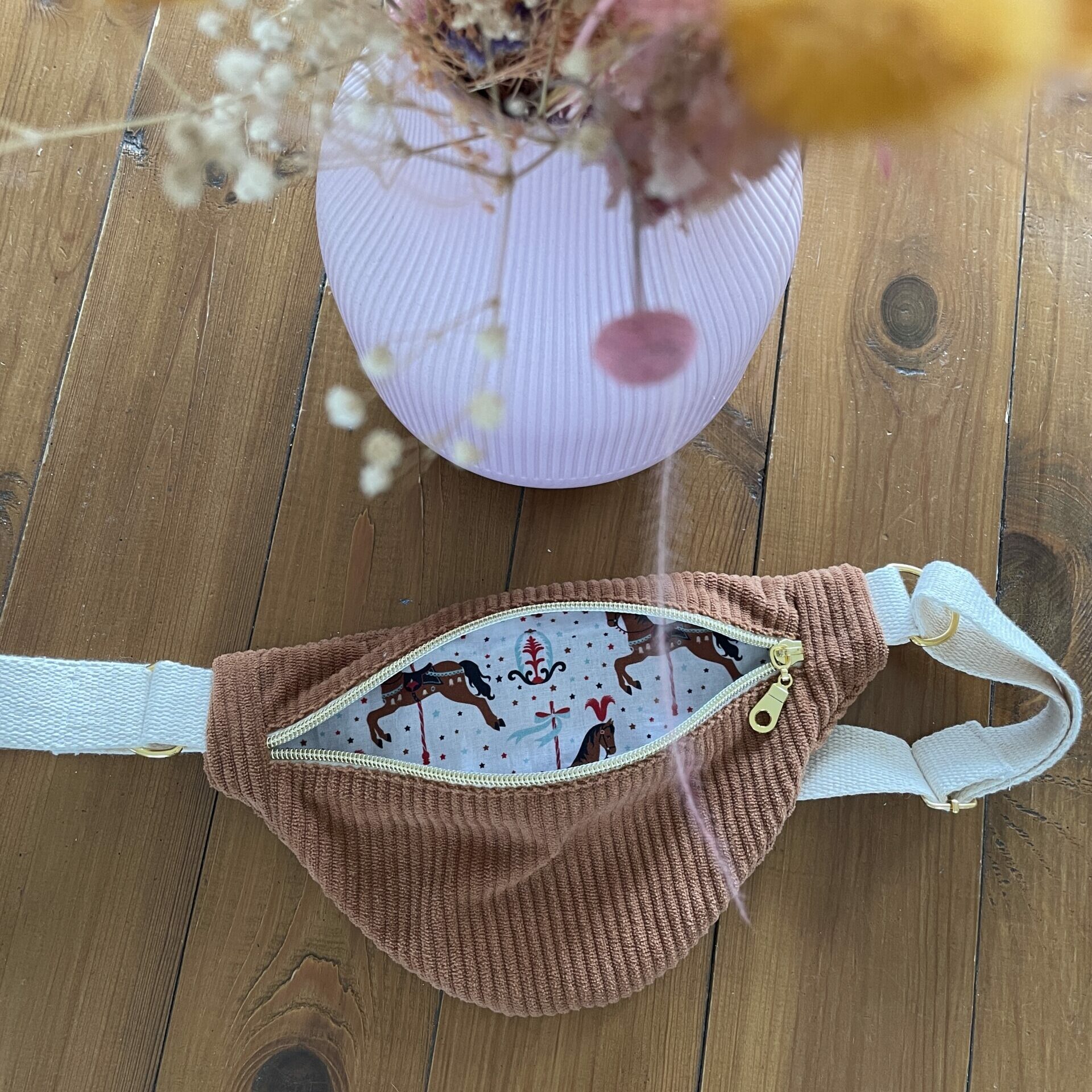 Sac banane pour enfant en velours côtelé marron