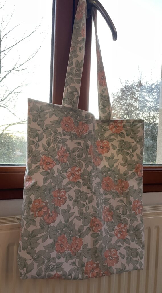 totebag pour femme avec motifs de fleurs