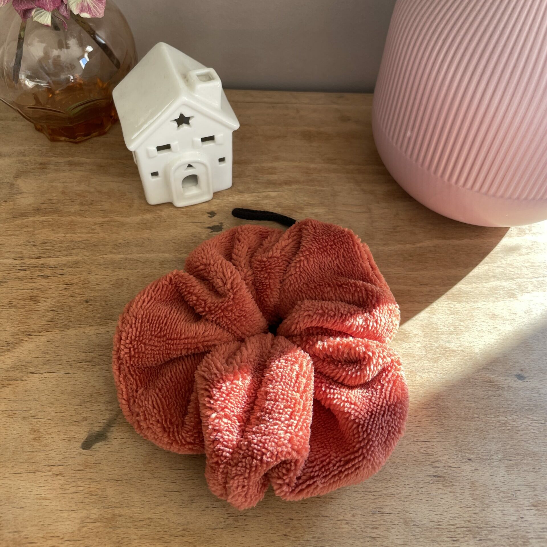 Fleur de douche en éponge rouge