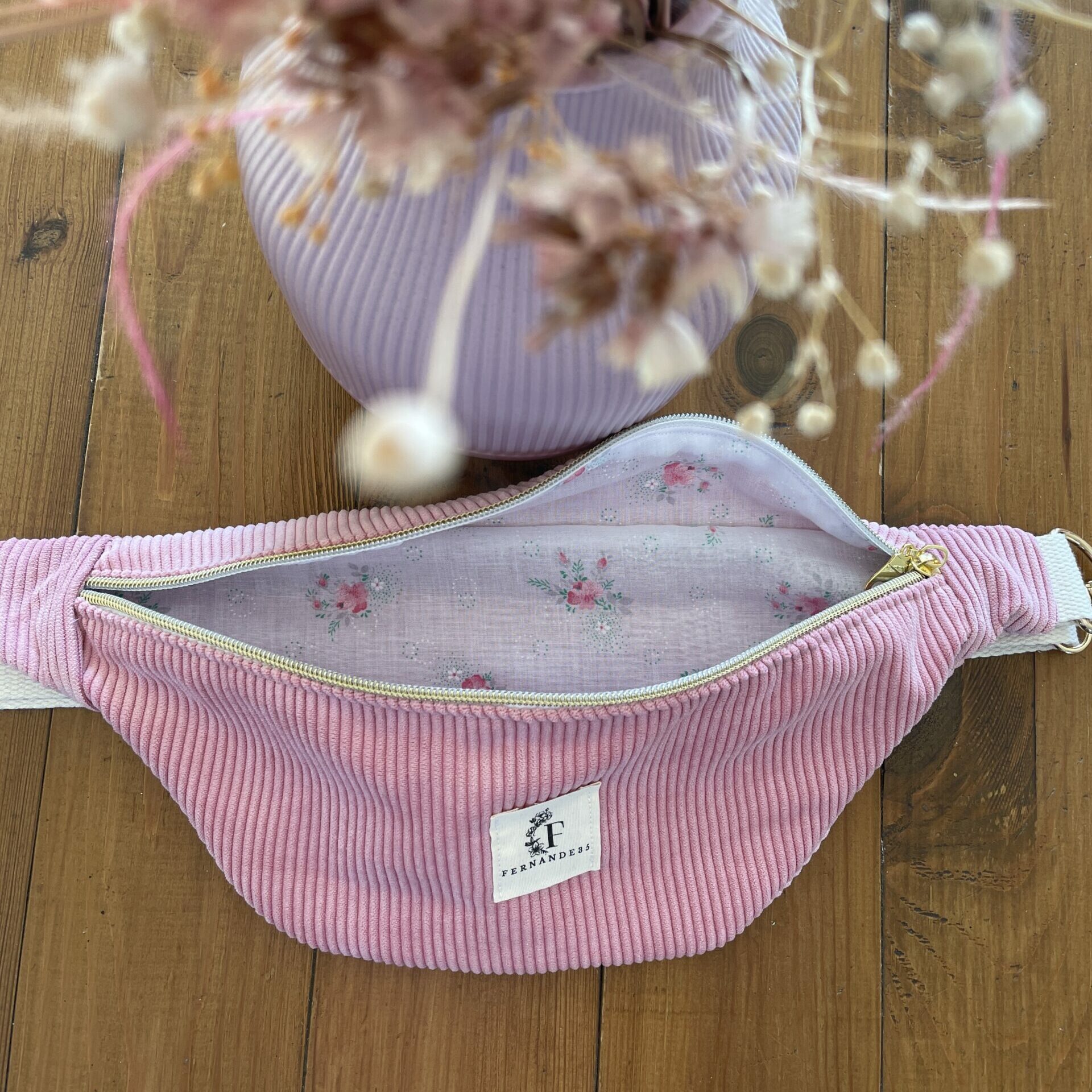 sac banane en velours côtelé rose