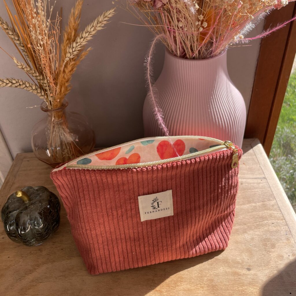 pochette zippée en velours côtelé bordeaux
