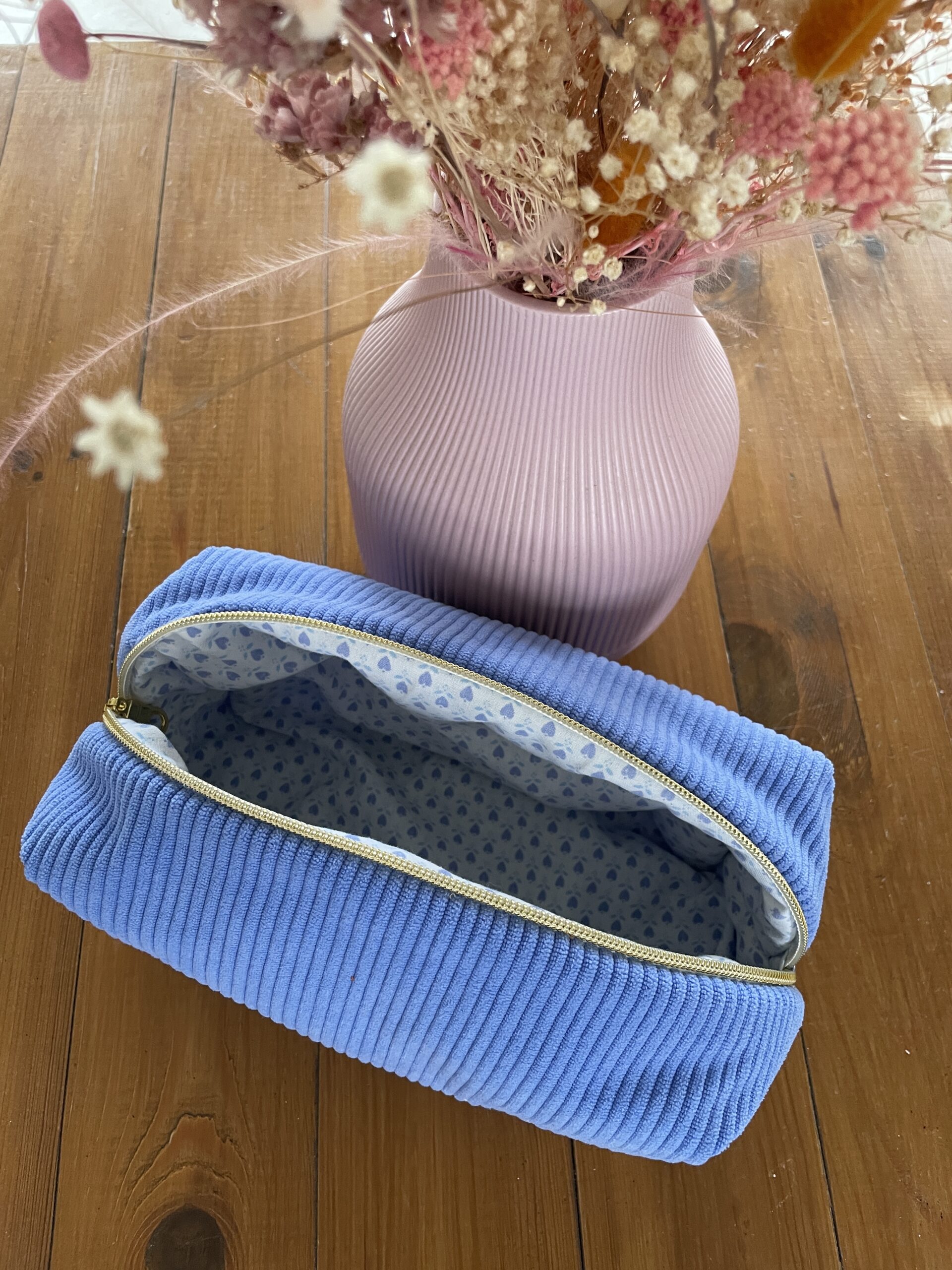Trousse de maquillage - Velours bleu électrique / cœur, taille M