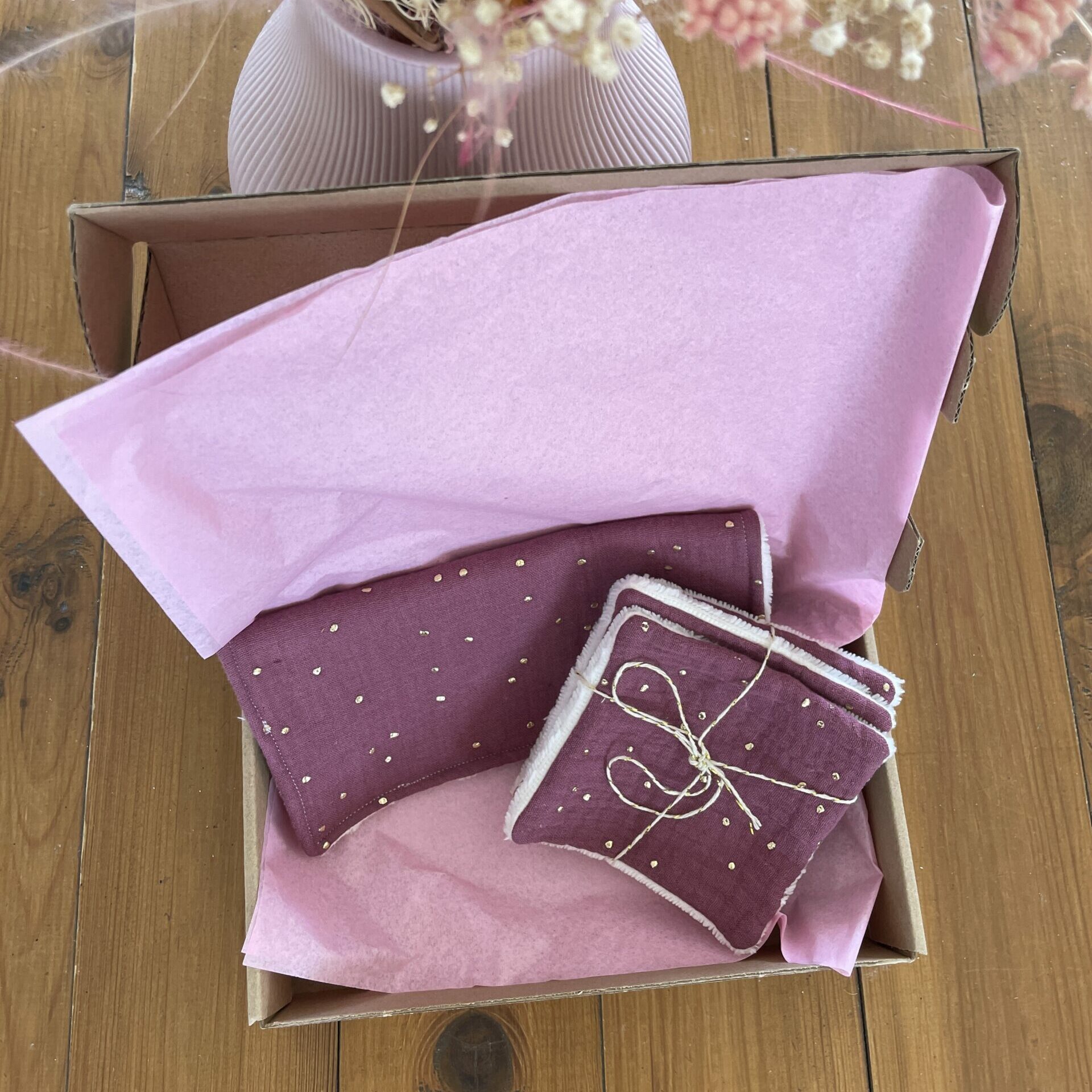 Coffret Beauté Visage – Serviette Douce & 4 Lingettes Réutilisables - Double gaze bordeaux