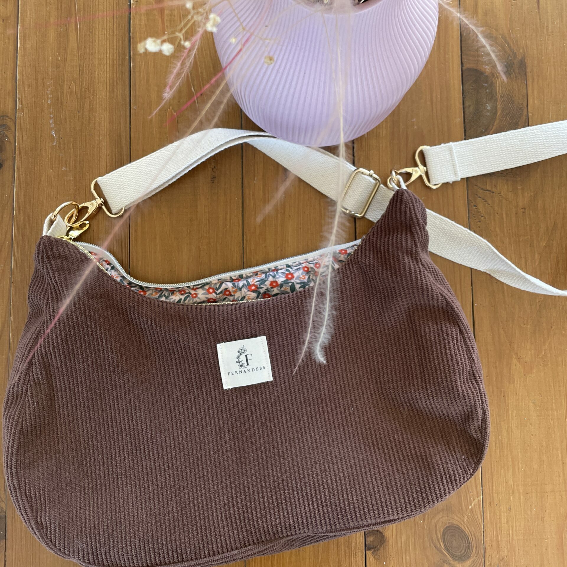 sac à main Fernande35 en velours côtelé marron et intérieur à fleurs