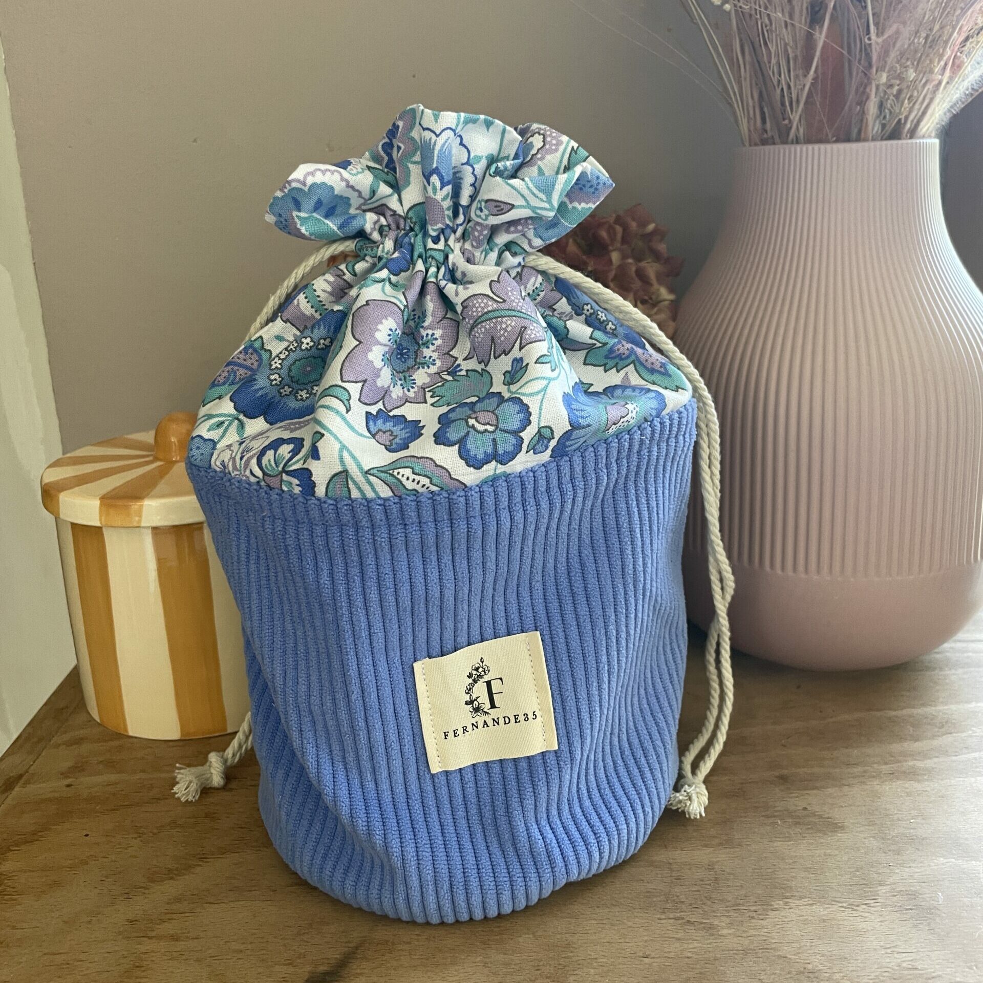 Sac pochon rond en velours côtelé bleu clair